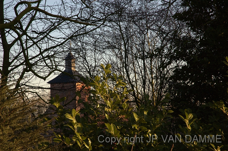 auxy1_2219.jpg - Autre vue du porche du château Auxy de Launoy - Elément classé