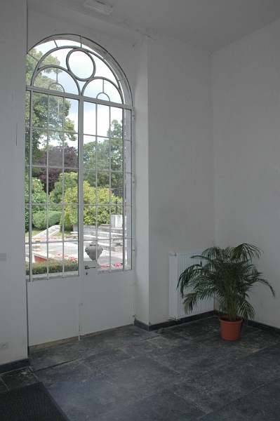DSC_6492.JPG - Petit hall d'entrée de l'Orangerie depuis le jardin français et accès vers les sanitaires.